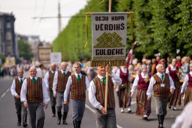 Gulbenes novada kultūras centra senioru tautisko deju kolektīvs "Vērdiņš"